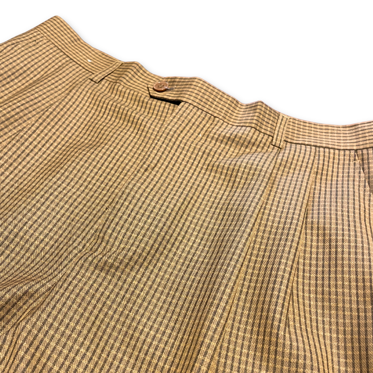 Yves Saint Laurent Vintage pleated Bermuda shorts (32")