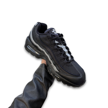 NIKE AIR MAX 95 OG (US 10)