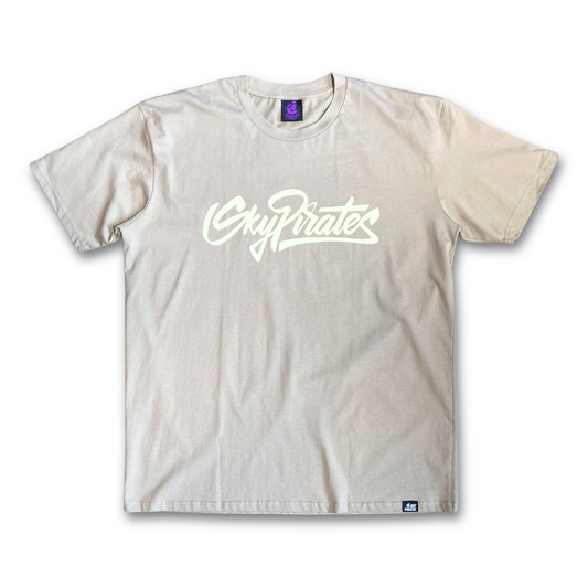 SKY PIRATES SCRIPT TEE BEIGE