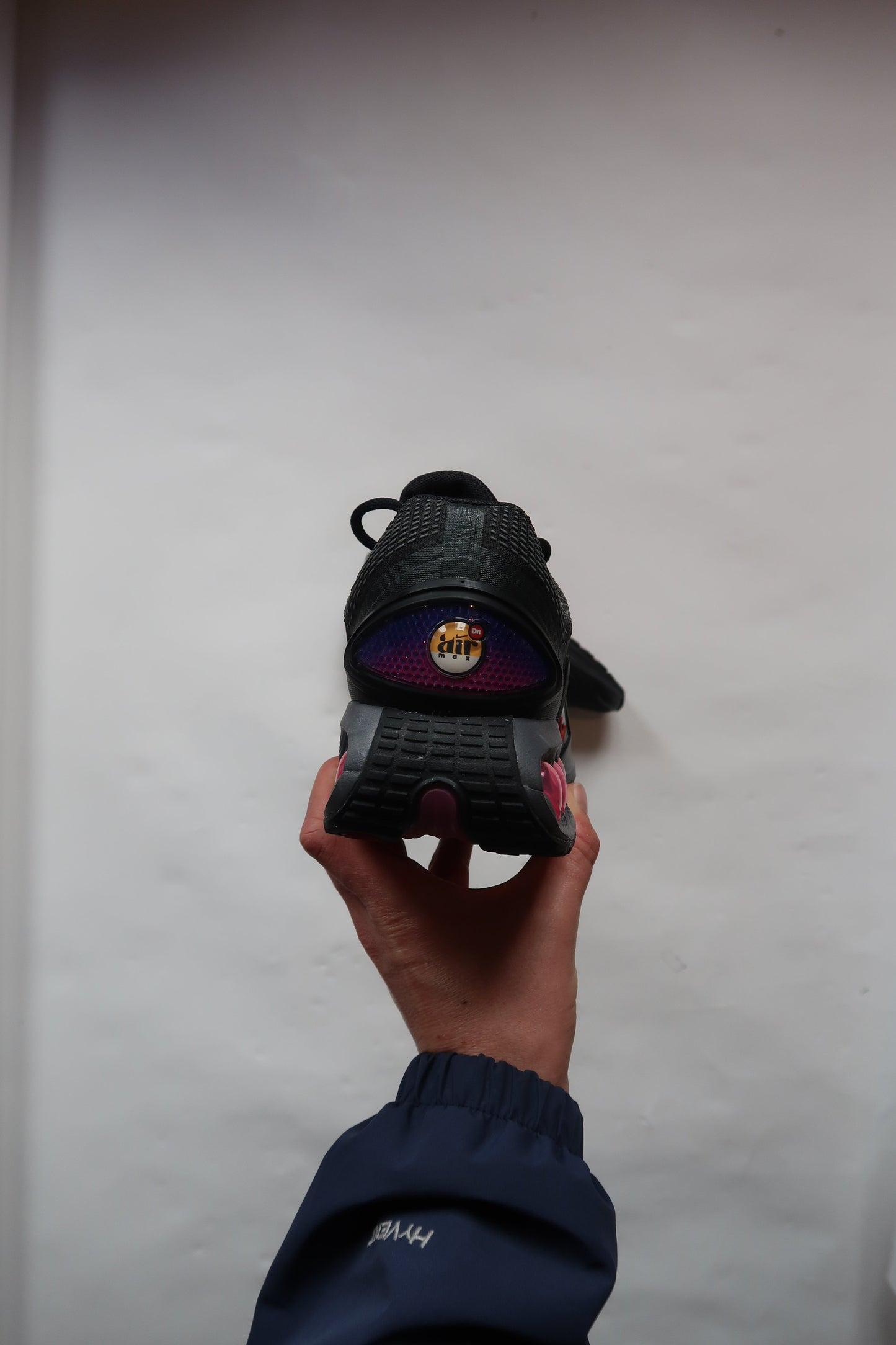 NIKE AIR MAX DN (US 9)